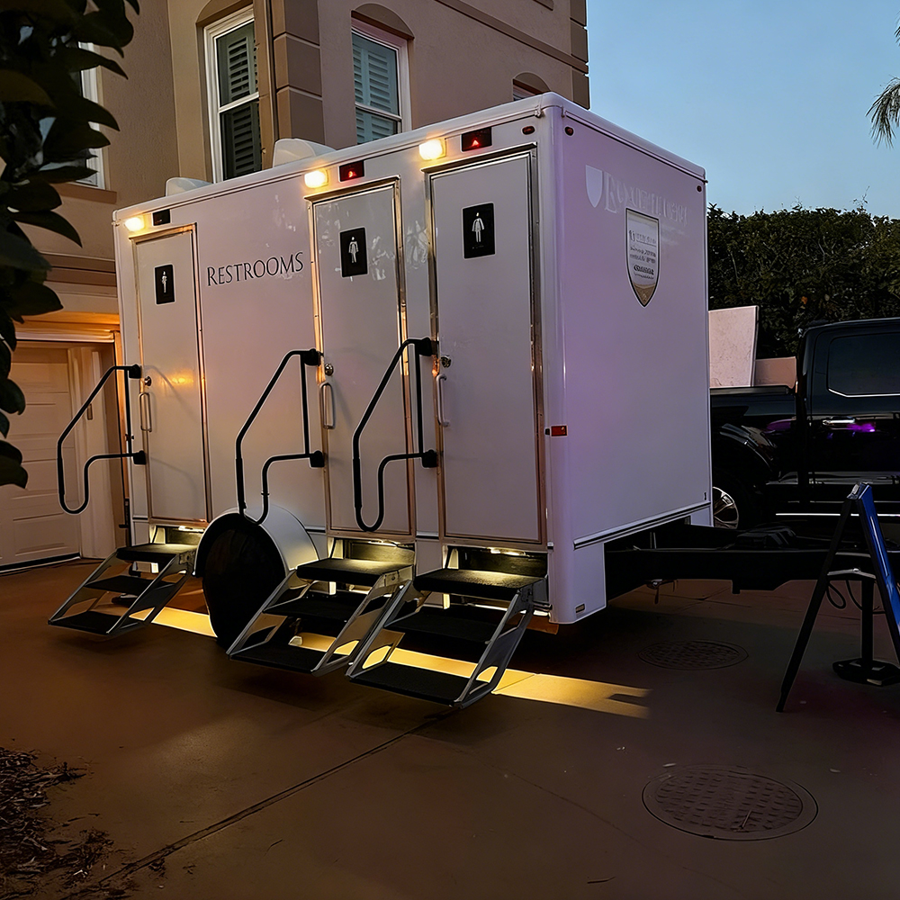 Mobile Toilet Trailer Luxury 3 - Outdoor Camping Rental avaliação e preço